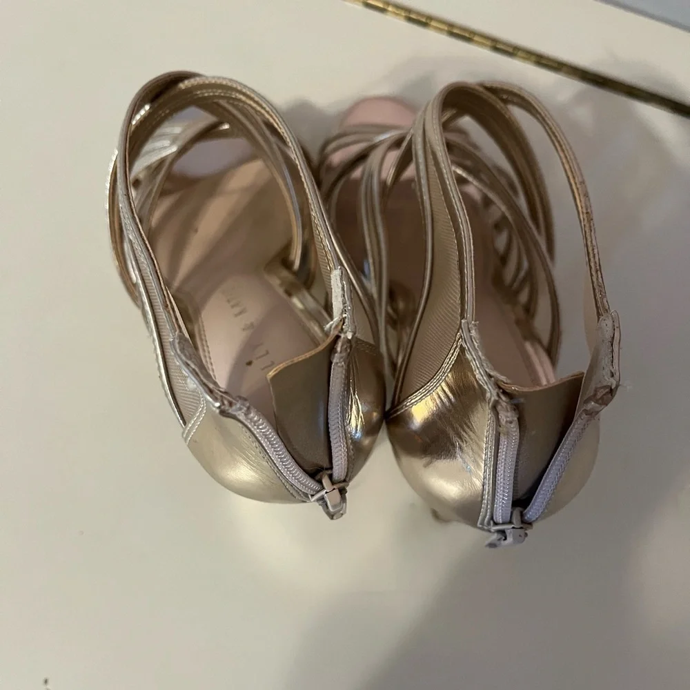Kelly & Katie Gold Heels - size 8 - Picture 2 of 2